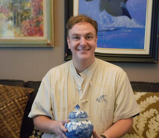 Cina: Jingdezhen, artista spagnolo fonde arte ceramica cinese e spagnola (3)