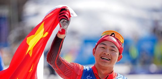 Cai e Wang portabandiera della Cina alla cerimonia di chiusura dei Giochi Paralimpici