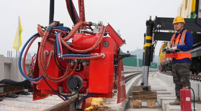 Cina: nuova tecnologia per la saldatura delle rotaie sulla ferrovia Hangzhou-Deqing (1)