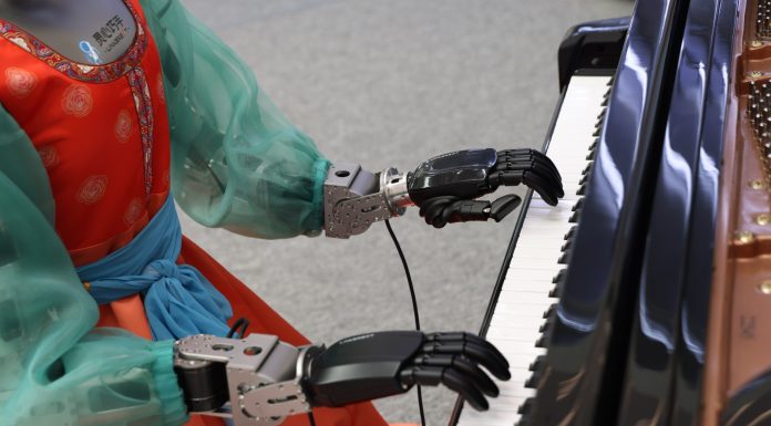 Cina: robot umanoidi protagonisti al Zhongguancun Forum 2026 (1)