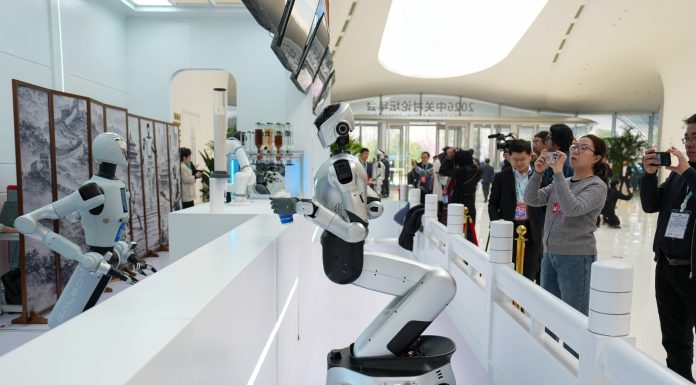 Cina: robot umanoidi protagonisti al Zhongguancun Forum 2026 (2)