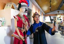 Cina: deputata dell’NPC modernizza antiche tecniche di ricamo Yi (2)