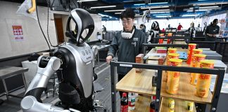 Cina: Qingdao Data Training Center addestra robot umanoidi per vita domestica (3)