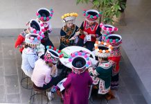 Cina: deputata dell’NPC modernizza antiche tecniche di ricamo Yi (3)