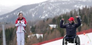 Paralimpiadi: la cinese Zhang Wenjing vince l’oro nello slalom sitting femminile a Cortina (1)