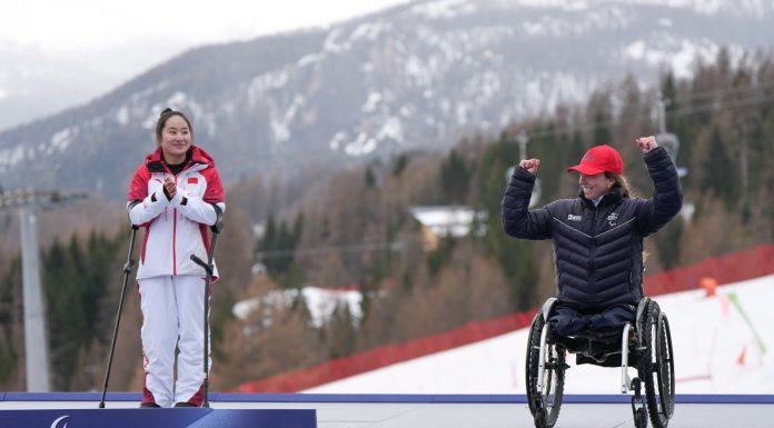 Paralimpiadi: la cinese Zhang Wenjing vince l’oro nello slalom sitting femminile a Cortina (1)