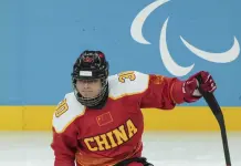 Cina: l’hockey su ghiaccio paralimpico amplia gli orizzonti di vita di Qiu Dianpeng
