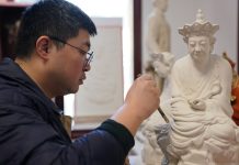 Cina: Jingdezhen, tradizione di sculture in porcellana conquista il web (3)