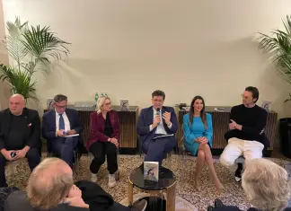 “Dove nascono i silenzi”, nel libro di Claudia Conte violenza di genere e disagio giovanile