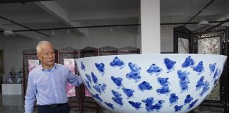 Cina: Lu Jiande erede della porcellana a guscio d’uovo di Jingdezhen (1)
