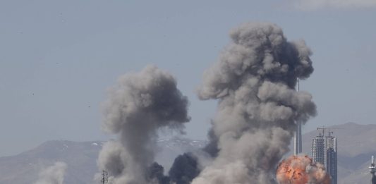 Media Iran, raid Usa-Israele vicino Stretto di Hormuz