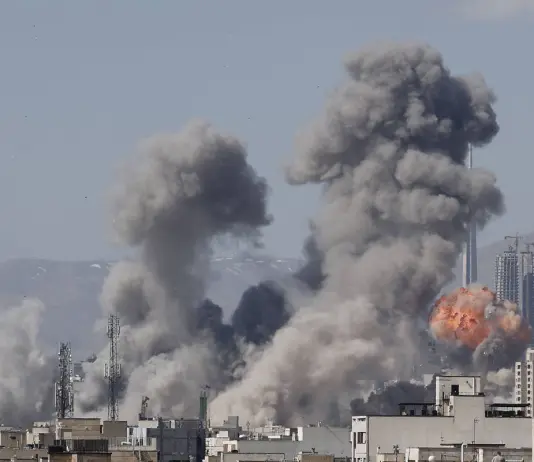 Media Iran, raid Usa-Israele vicino Stretto di Hormuz