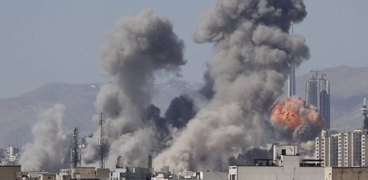 L’Iran minaccia la chiusura dello Stretto di Hormuz “anche per molti anni”. L’ultimatum di Trump: “48 ore per l’accordo o sarà l’inferno”