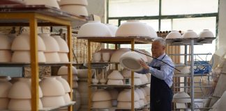 Cina: Lu Jiande erede della porcellana a guscio d’uovo di Jingdezhen (2)