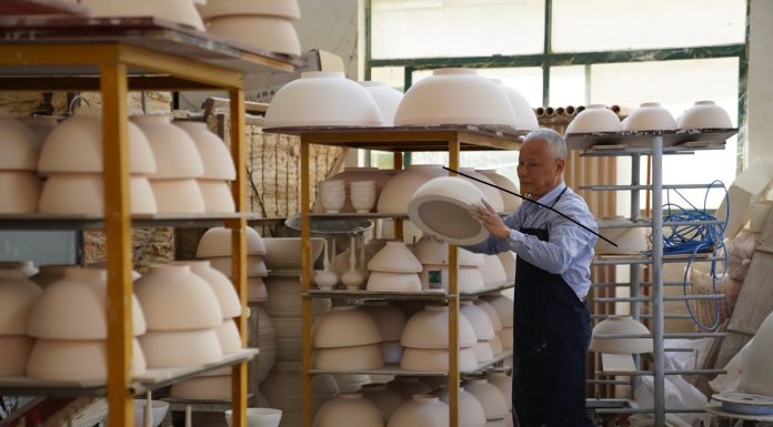 Cina: Lu Jiande erede della porcellana a guscio d’uovo di Jingdezhen (2)