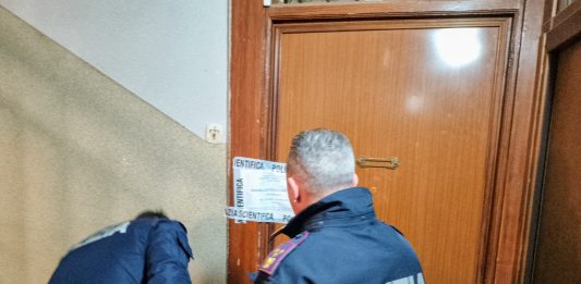 Femminicidio a Messina, 50enne uccisa a coltellate. Fermato l’ex compagno, aveva il braccialetto elettronico