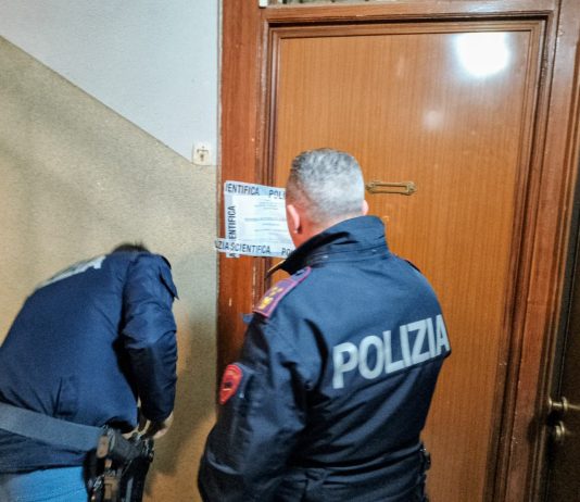 Femminicidio a Messina, 50enne uccisa a coltellate. Fermato l’ex compagno, aveva il braccialetto elettronico