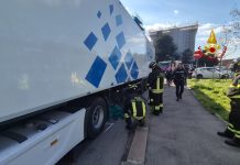 Incidente mortale a Milano, tir investe un pedone in piazza Ovidio