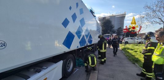 Incidente mortale a Milano, tir investe un pedone in piazza Ovidio