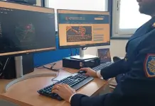 Foto di minori e alunne denudate, arrestato un bidello per pedopornografia in provincia di Catania