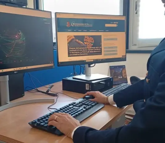 Foto di minori e alunne denudate, arrestato un bidello per pedopornografia in provincia di Catania