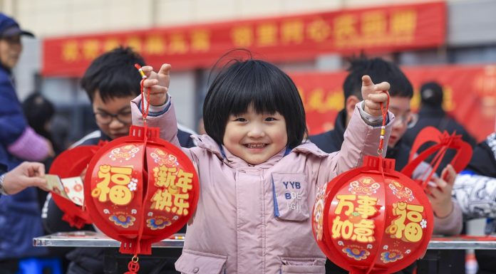 Cina: celebrazioni per Festival delle lanterne (1)
