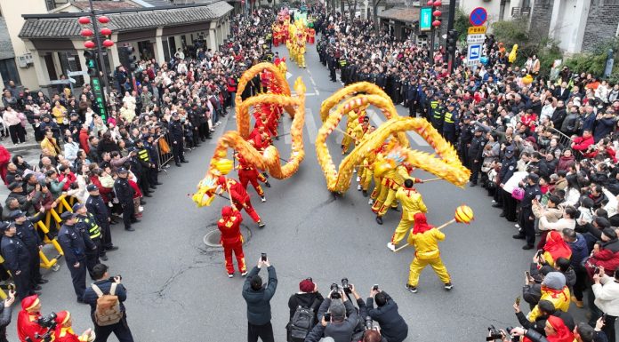 Cina: celebrazioni per Festival delle lanterne (2)