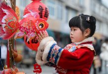 Cina: celebrazioni per Festival delle lanterne (3)