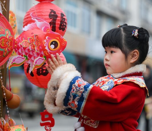 Cina: celebrazioni per Festival delle lanterne (3)