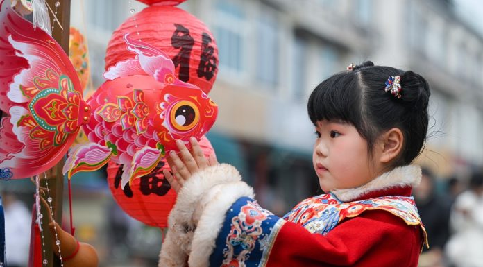 Cina: celebrazioni per Festival delle lanterne (3)