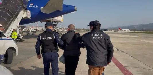 Latitanti dal 1999 per un omicidio nel Casertano, arrestati in Albania dopo 27 anni / Video