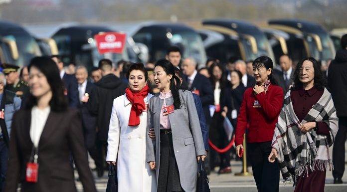 Cina: legislatrici e consigliere politiche promuovono sviluppo del Paese (1)