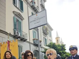 Napoli celebra Artemisia Gentileschi, intitolate alla pittrice le scale del Vomero