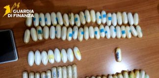 Trovato in possesso di 123 ovuli con cocaina ed eroina alla Stazione Centrale di Napoli, un arresto