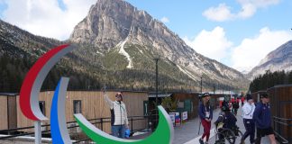 Milano-Cortina 2026: Cortina, atleti arrivano al Villaggio paralimpico (1)
