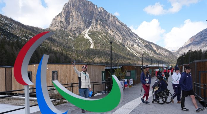 Milano-Cortina 2026: Cortina, atleti arrivano al Villaggio paralimpico (1)
