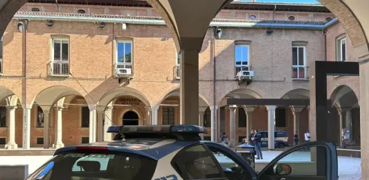 Tensioni all’Università di Bologna per un evento sul referendum, denunciate 13 persone