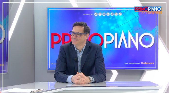 “Il peso della terra”, il viaggio di Francesco Vecchi nel mondo delle materie prime