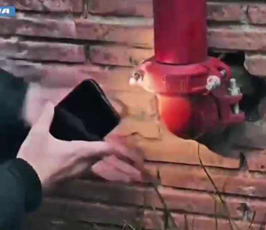 Roma, droga per lo spaccio nascosta tra contatori e muri dei seminterrati: sei pusher arrestati al Quarticciolo / Video