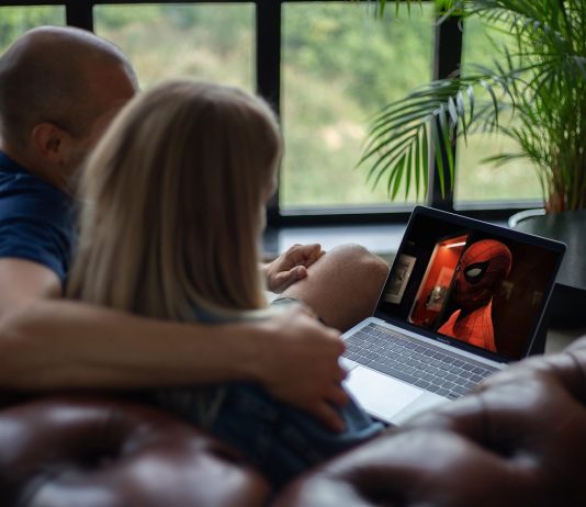 Piattaforme online, come cambia l’intrattenimento digitale tra streaming, social e gaming video streaming