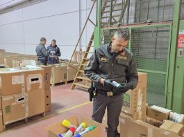Disarticolata filiera di importazione, sequestrati 115 milioni di prodotti non sicuri: nel Ravennate l’hub principale