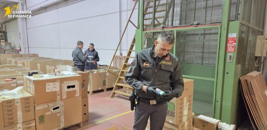 Disarticolata filiera di importazione, sequestrati 115 milioni di prodotti non sicuri: nel Ravennate l’hub principale