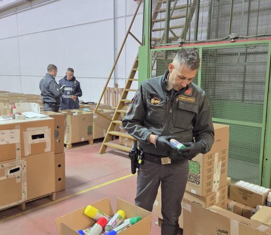 Disarticolata filiera di importazione, sequestrati 115 milioni di prodotti non sicuri: nel Ravennate l’hub principale