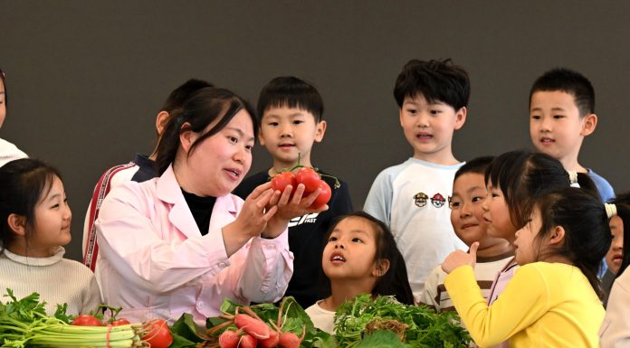 Cina: le scuole organizzano attività per la Giornata mondiale della salute (1)
