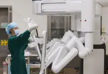 Cina: a Tianjin oltre 10.000 interventi chirurgici con i robot da Vinci (1)