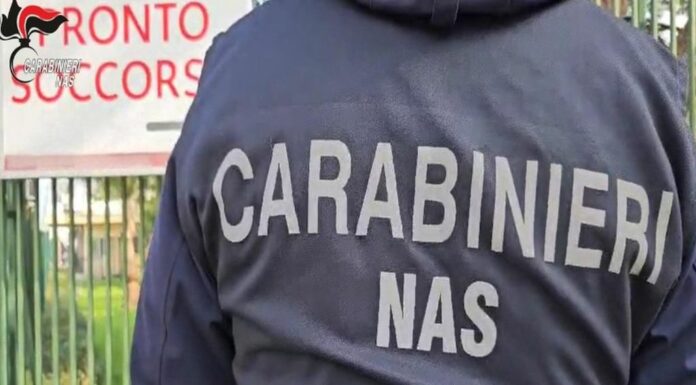 Scoperto sistema parallelo per saltare liste d’attesa, licenziato medico