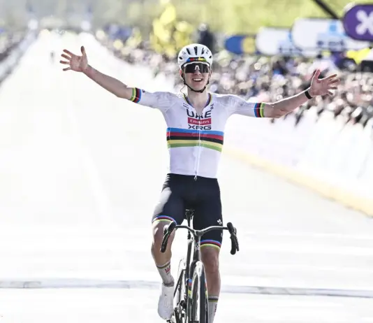 Pogacar vince il Giro delle Fiandre, Van der Poel ed Evenepoel sul podio