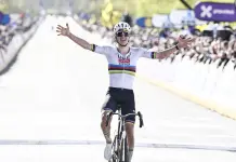 Pogacar vince il Giro delle Fiandre, Van der Poel ed Evenepoel sul podio
