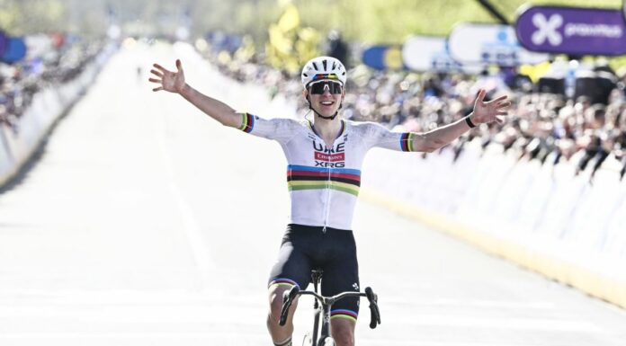 Pogacar vince il Giro delle Fiandre, Van der Poel ed Evenepoel sul podio