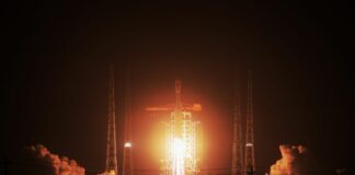 Cina, il razzo Long March-8 invia nello spazio nuovi satelliti Internet